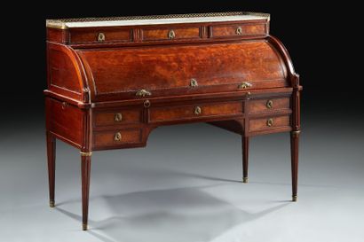 BUREAU À CYLINDRE en acajou et placage d'acajou,...
