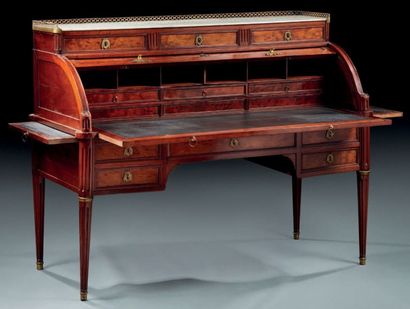 BUREAU À CYLINDRE en acajou et placage d'acajou,...