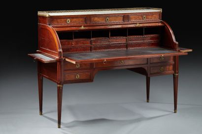 BUREAU À CYLINDRE en acajou et placage d'acajou,...