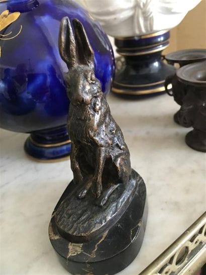 D'après Alfred DUBUCAND (1828-1894)

Lièvre
Bronze...