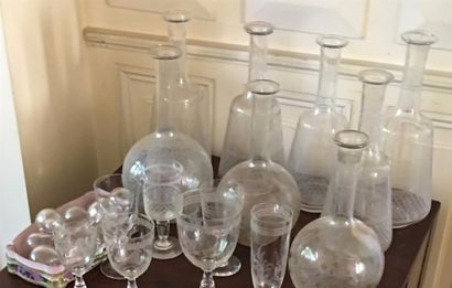 LOT comprenant des carafes en verre et cruches.
XIXe...