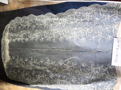 GRAND VOILE en dentelle.
XIXe siècle.
Hauteur:...