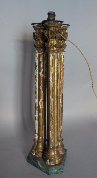 PIED DE LAMPE à colonnes, socle en marbre.
Hauteur:...