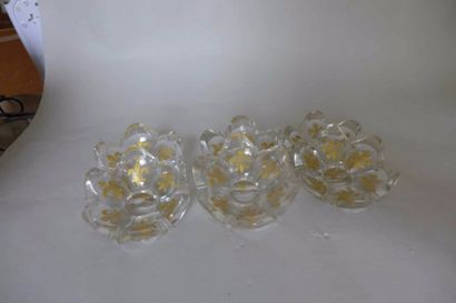 SIX BOBÈCHES en cristal taillé polylobé à...