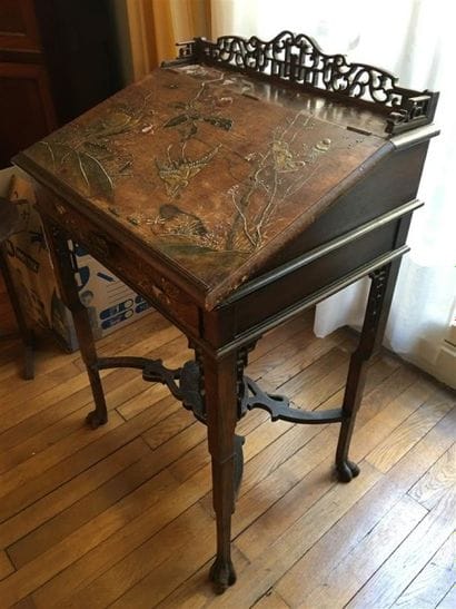 PETIT BUREAU DE PENTE en bois naturel à décor...