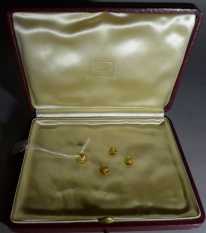 QUATRE BOUTONS DE COL en or jaune 18k (750...