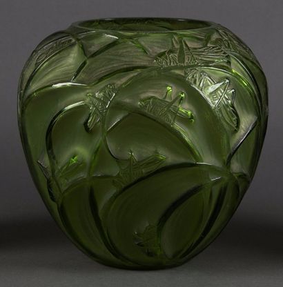 RENÉ LALIQUE (1860-1940)

«Sauterelles»,...