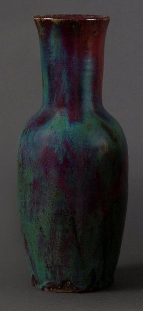 Pierre-Adrien DALPAYRAT (1844-1910)

Vase...