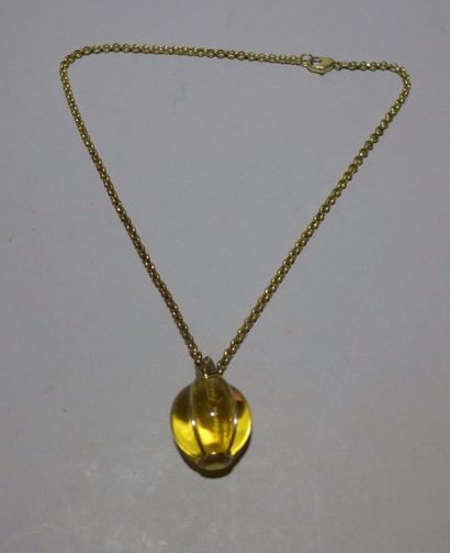 DAUM France

Pendentif «melon» en verre ambré...