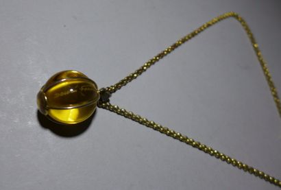 DAUM France

Pendentif «melon» en verre ambré...