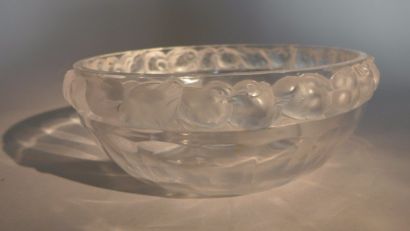 LALIQUE FRANCE

Plat creux à décor en relief...