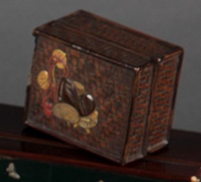 PETITE BOÎTE rectangulaire en laque en forme...