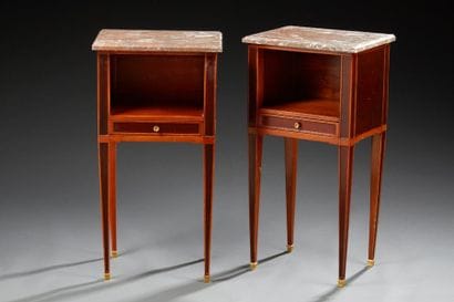 Paire de chevets de style Louis XVI, en bois...