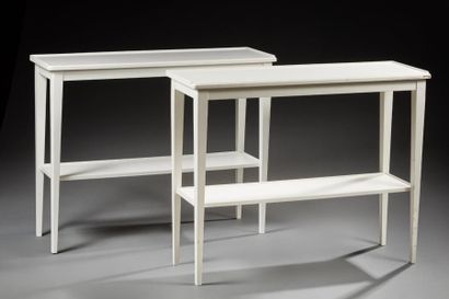 Paire de consoles rectangulaires en bois...
