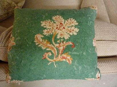 - Paire de coussins en coton imprimé vert...
