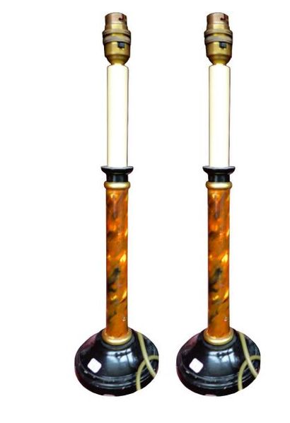 Treize lampes de chevet, le fût colonne peint...