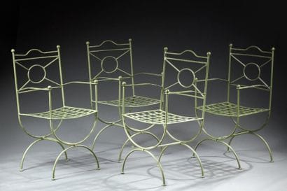 Suite de quatre fauteuils de jardin, de forme...