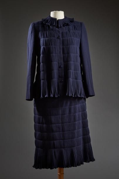 Pierre BALMAIN PARIS

Tailleur en plissé...