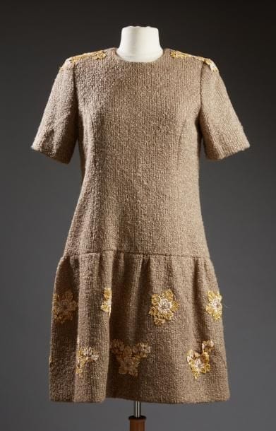 BERNARD CHAIX

Robe en bouclettes de laine...