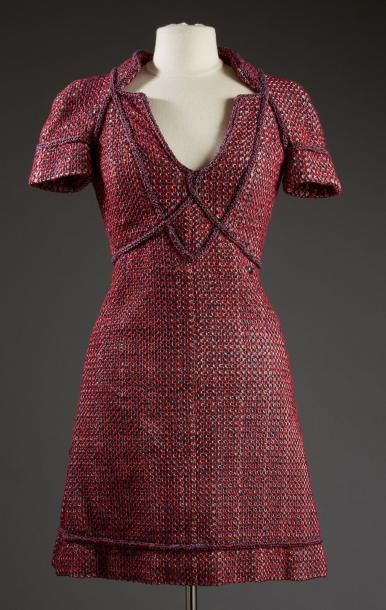 CHANEL

Robe lainage tissé

Collection 2012/2013

Taille...