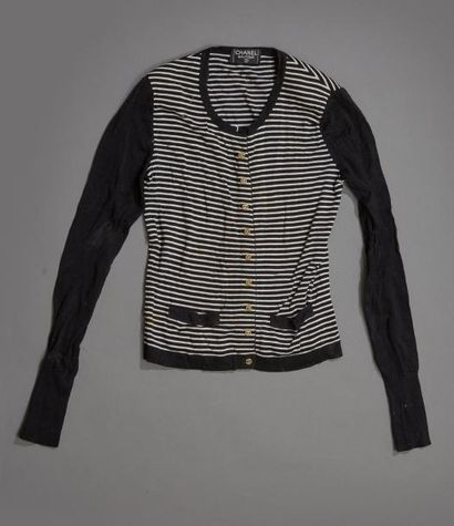 CHANEL boutique 

Cardigan marinière noir...