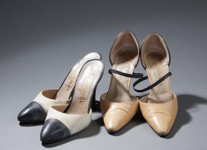 CHANEL 

Paire d'escarpins beiges et noirs...