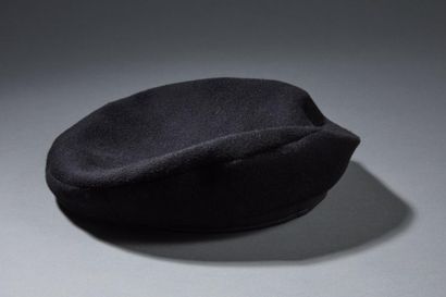 HERMES Paris

Béret en cachemire noir, tour...