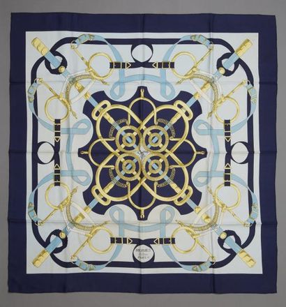 HERMES Paris 

Eperon d'or 

Carré en twill...