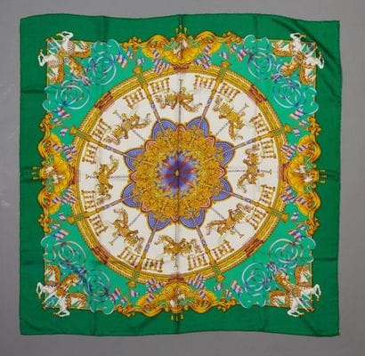 HERMES Paris

Luna park

Carré en twill de...