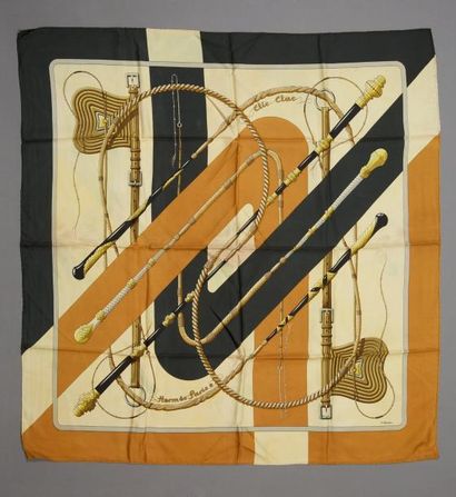 HERMES Paris 

Clic Clac 

Carré en twill...