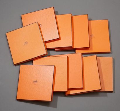 Dix boîtes HERMES.