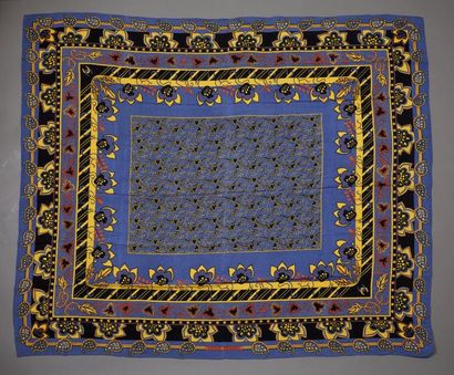 HERMES Paris

Châle en soie bleue.

Signé

140...
