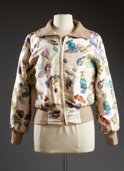 HERMES Paris

Blouson en soie réversible...