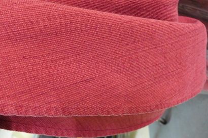 Ensemble de vingt et une nappes rondes rouges...