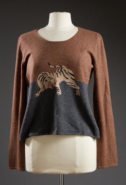 TAKADA PARIS

Pull en cachemire camel et...