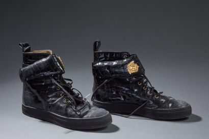 Gianni VERSACE

Paire de bottines en skai...