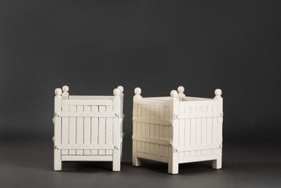 Deux caisses à orangers en bois laqué blanc,...