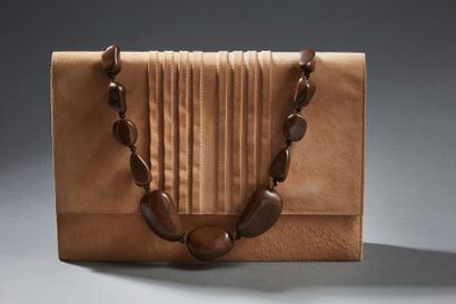 Attribué à WATHELET

Pochette en daim (légère...