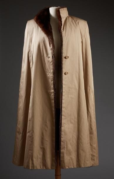 Cape imperméable reversible doublée vison

Taille...