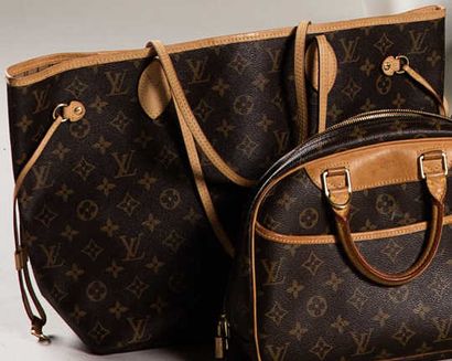 *Louis VUITTON

Sac à main cabas en toile...
