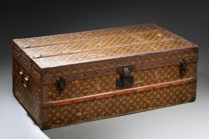LOUIS VUITTON 

Malle courrier en toile monograme...