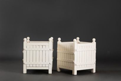 Deux caisses à orangers en bois laqué blanc,...