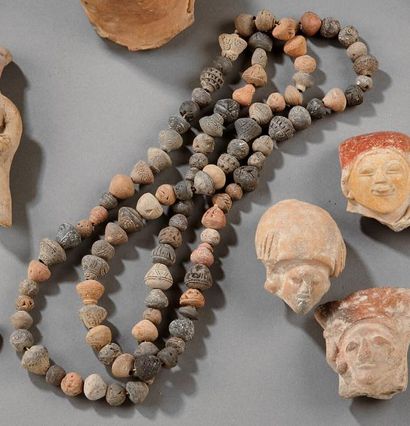 Collier composé de fusaïoles pour métier...
