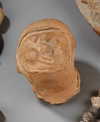 Tête d'un vase coquero («Homme mâchant la...