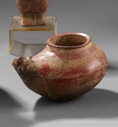 Ensemble de trois vases en céramique:
- Vase...