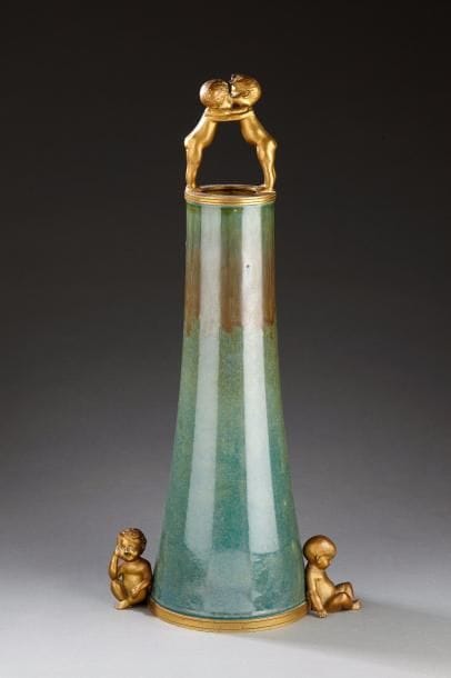 Paul LOUCHET
Grand vase conique en grès émaillé...