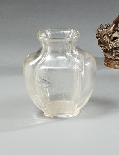 Vase de forme balustre à cotes en cristal...