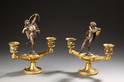 Paire de bougeoirs en bronze doré et argenté...