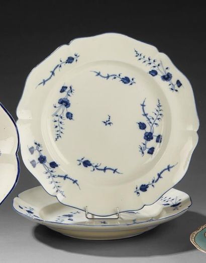 CHANTILLY
Paire de plats ronds en pâte tendre...