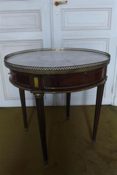 Table dite «à la bouillotte» en acajou et...